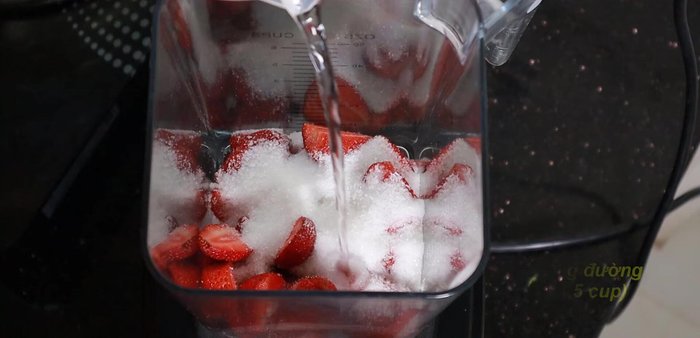 Prepare the strawberry puree: Blend 300 grams of strawberries with 150 grams of sugar and 2 tablespoons of water.