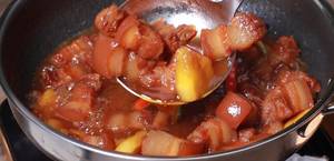 Sweet and Sour Pineapple Braised Pork: A Quick & Easy Recipe