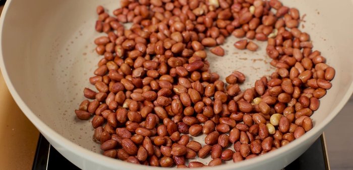 Add 3 tablespoons of ground sugar. Reduce heat to low to prevent burning.