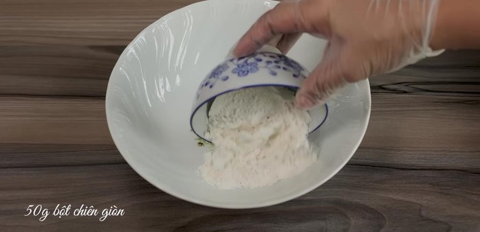Mix dry ingredients: In a bowl, combine fried crispy flour, glutinous rice flour, wheat flour, and tapioca flour. Mix roughly; don't mix thoroughly.