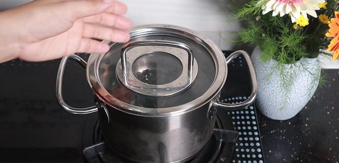 Cook over medium heat for one hour, covered.