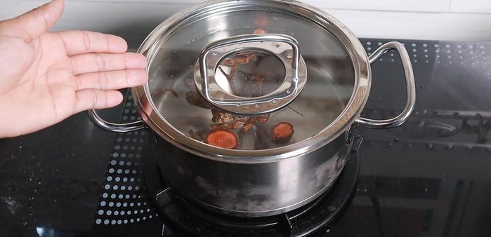 Cook Che Day over low heat for one hour, covered.