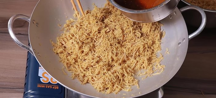 Second Fry: Add the remaining half of the spice mixture and the second batch of pork. Cook over medium-low heat, stirring frequently until the pork is completely dry, fluffy, and fragrant.