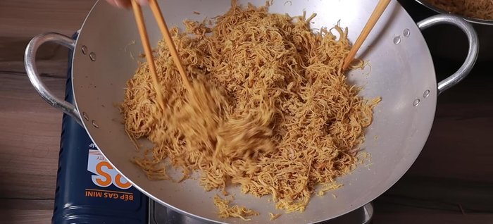 Finish and cool: Once the floss is cooked, use chopsticks to fluff and separate the strands. Let the floss cool completely on a tray before storing in the refrigerator.