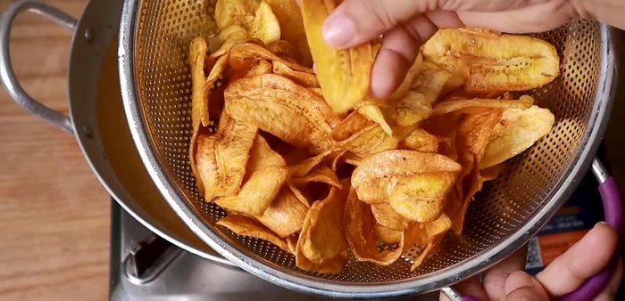 Let the bananas cool completely. Once cool, they will become crispier.