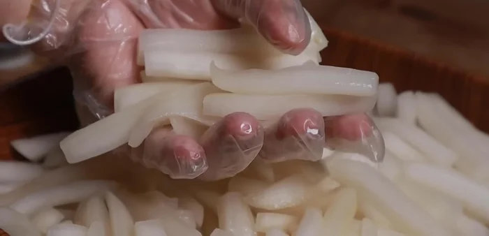Drain the water from the radish completely. (252.31)