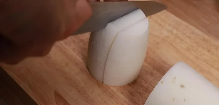 Cut the radishes lengthwise for a crispier texture. (90.29)