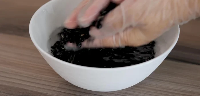 Wash black beans thoroughly with a teaspoon of salt to remove bitterness. Soak in half a liter of boiling water for 30 minutes, then leave to cool.