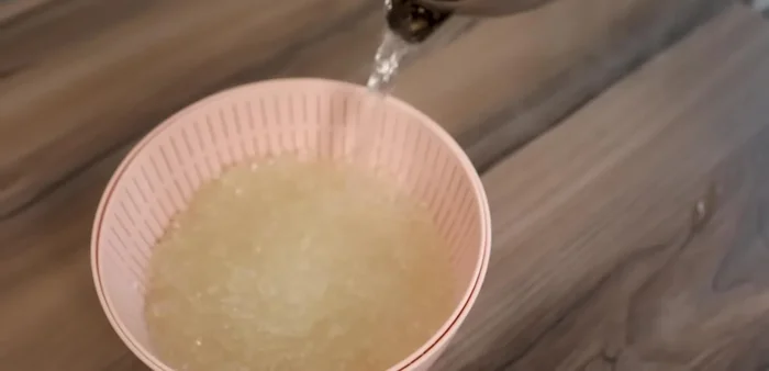 Blanch the aloe vera in boiling water to further clean the resin. [216.56]