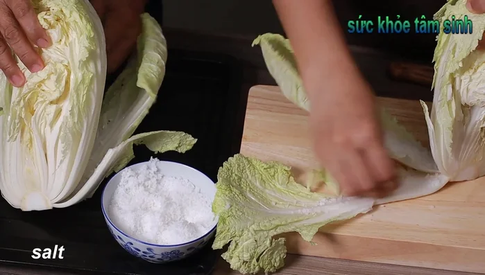 Evenly apply 100g of coarse salt to each cabbage leaf, focusing near the base. Place in a tray and leave for 2-3 hours to soften and release water. Turn occasionally.