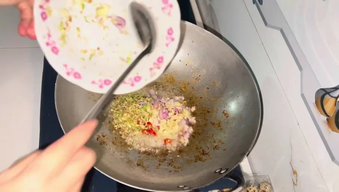 Pour in fish sauce, season with sugar and MSG.