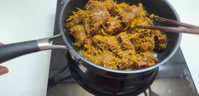 Cook until the beef reaches 80-90°C. Continue to dry the beef until fully cooked.