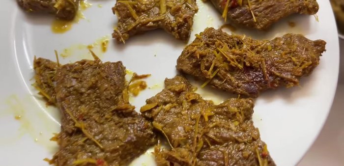 Dry the beef: Use a microwave oven (250°C, 6 minutes twice, flipping halfway), food dryer or air drying method. Adjust drying time based on desired texture (chewy or crispy).