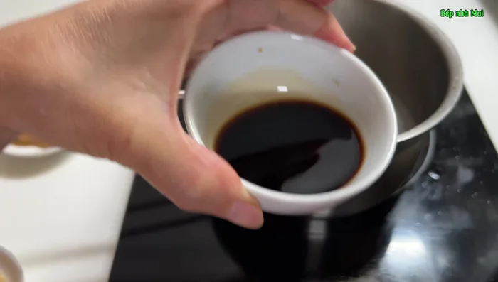 Prepare the dipping sauce: Combine filtered water, soy sauce, sugar, seasoning powder, peanut butter, and optionally, bone broth. Adjust sweetness and saltiness to taste.