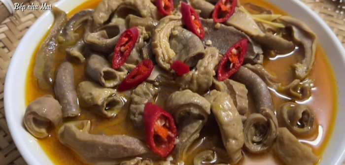 Buy pig stomach, small intestines, large intestines, and pig tongue. Ask the seller to clean them.