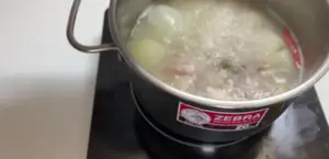 Crispy Tripe Hot Pot with Duck Eggs: A Vietnamese Delight