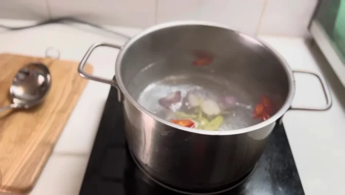 Add the stir-fried chicken to the boiling water. Simmer for 10 minutes.