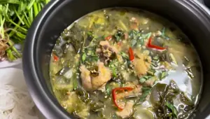 Fragrant Chicken Hot Pot with Giang Leaves: A Southwestern Delight