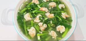 Refreshing Dragon Fruit Soup with Shrimp: A Non-Fishy Family Recipe