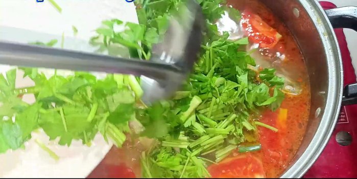 Add celery and green onions. Stir well and turn off the heat.