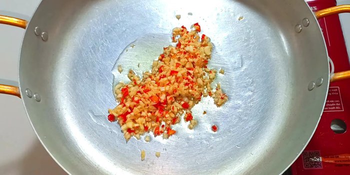 Sauté garlic and chili until fragrant.