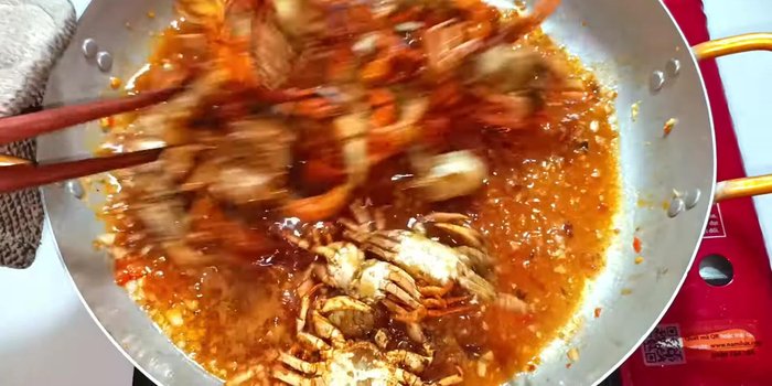 Add your choice of protein (crab, quail eggs, snails – pre-boiled) and stir-fry until the sauce thickens and coats the ingredients evenly.