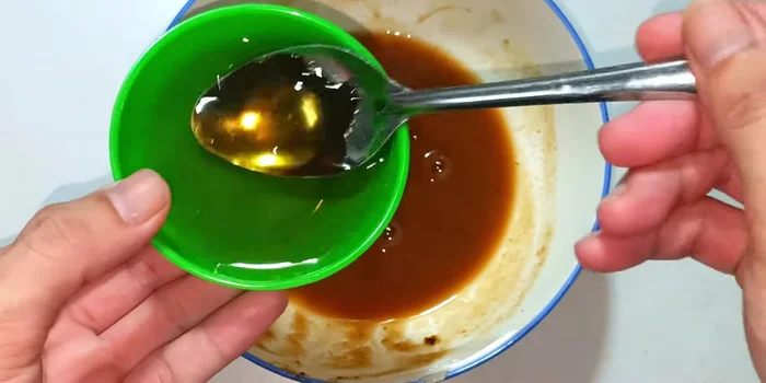 In a bowl, combine 3 tablespoons fish sauce, 4 tablespoons sugar, 1/2 teaspoon MSG, 1 tablespoon chili sauce, and 1 tablespoon tomato sauce. Stir well.