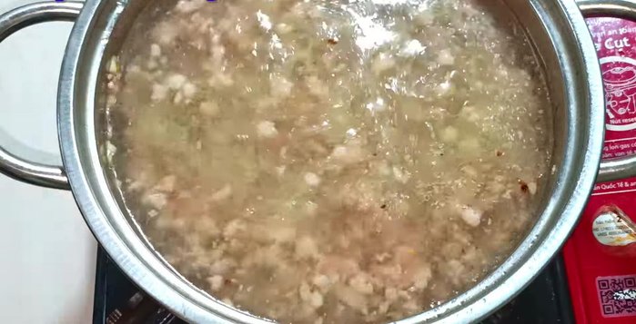 Add 1 liter of water, stir well to prevent sticking, and bring to a boil. (165.879)
