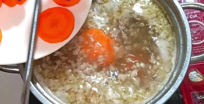 Once boiling, add carrots and cook until slightly softened. (187.319)