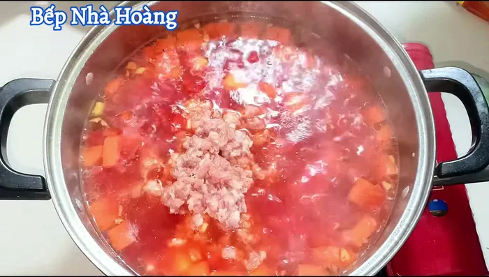 Add minced meat: Add the marinated minced meat and stir until it is cooked through (323.68).
