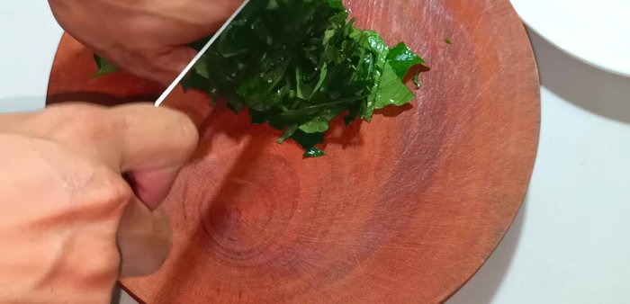 Chop lolot leaves into small pieces.
