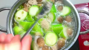 Luffa Soup with Straw Mushrooms: A Simple Vegetarian Recipe