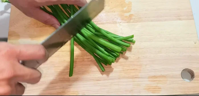 Discard the old white parts; only use the green parts.