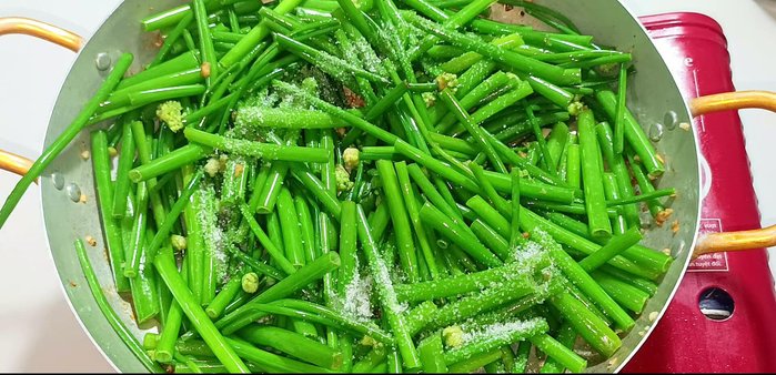 Season with sugar, MSG, pepper, fish sauce, and oyster sauce. Stir until evenly seasoned.