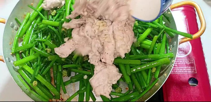 Add the stir-fried pork back to the pan and stir to coat evenly with the sauce.