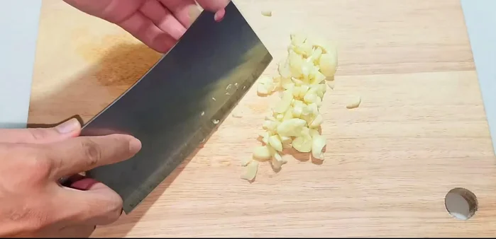 Finely chop the garlic.
