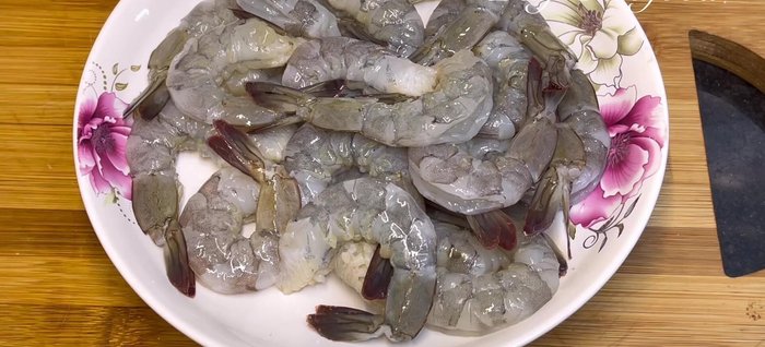Prepare the shrimp: Peel, devein, and optionally, remove the sharp thorn from the shrimp tail. Marinate similarly to the meat.