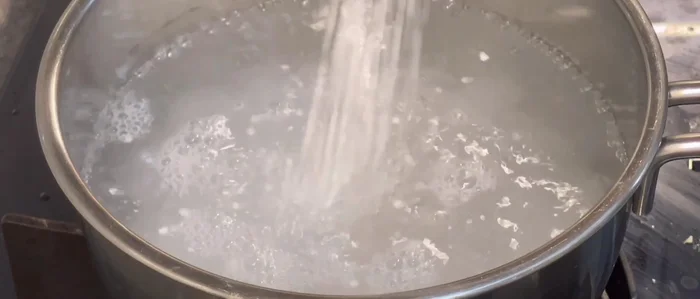 Prepare tapioca flour: Boil 50g of tapioca flour for 5-7 minutes until slightly clear. Strain and rinse with cold water to prevent sticking.