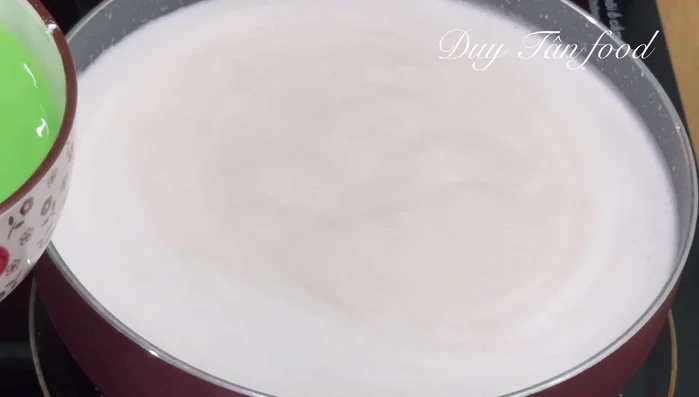 Add pandan mixture: Gradually add the pandan-cornstarch mixture, stirring constantly until thickened. (142.4)