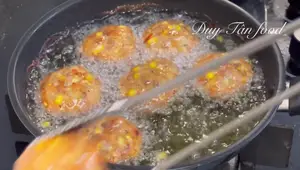 Crispy Fried Corn Patties: A Quick & Easy Vietnamese Recipe