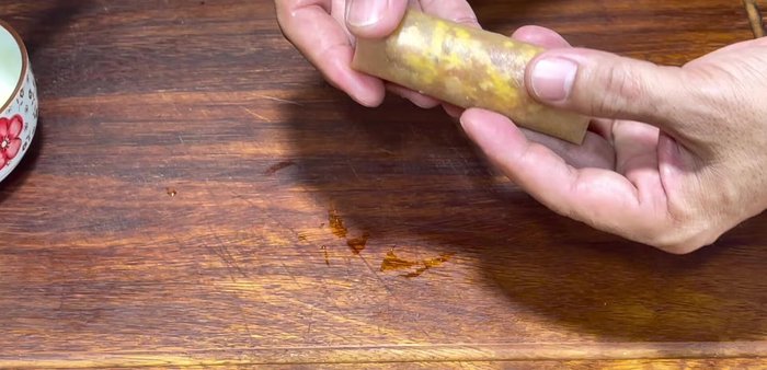 Brush the edges of the spring roll with egg whites to prevent them from falling apart. Place the rolls seam-side down.