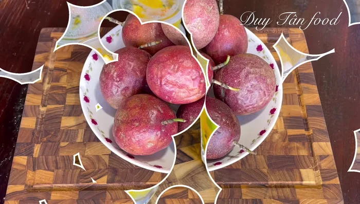 Prepare passion fruit: Scrape out the pulp and weigh it. Choose slightly shriveled fruits for a sweeter taste.