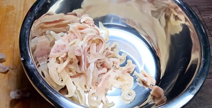 Marinate the meat, pork skin, and pig ears with all the spices.