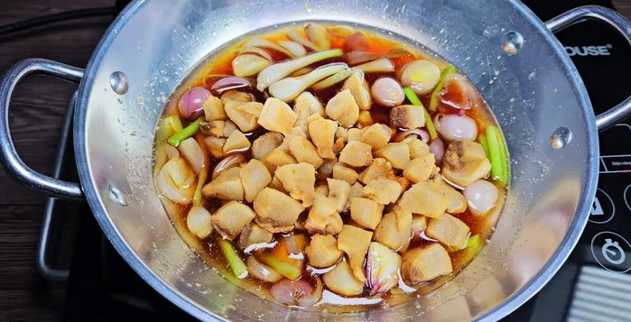 Add chili peppers and green peppercorns.