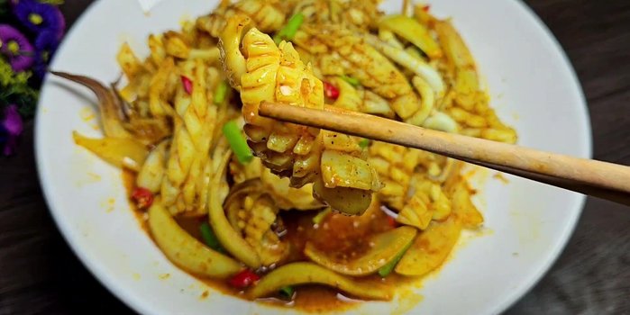 Garnish with green onion (optional). Serve hot with rice.