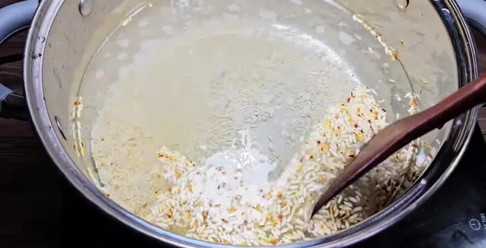 In a large pot, bring 3 liters of water to a boil. Add the toasted rice and cook until tender.