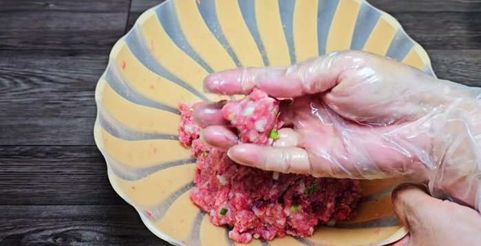 Add the meatballs to the porridge pot. Reduce heat to low and simmer until the meatballs are cooked and the porridge is fluffy.