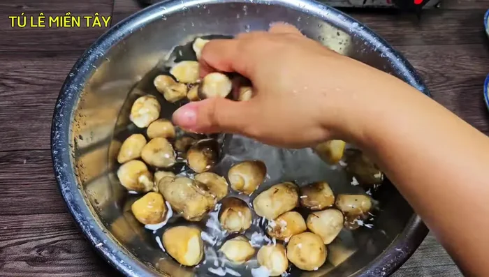 Wash the straw mushrooms, add a little salt, squeeze, and rinse thoroughly. Leave small mushrooms whole; cut large ones in half.