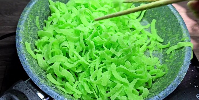 Once dry, let the jam cool. It will be initially soft. If you have sunlight, let it dry in the sun for 10-15 minutes to harden. If not, use a fan.