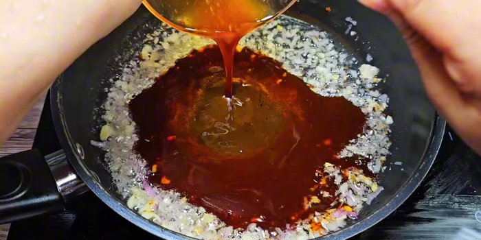 Add the sauce to the pan.